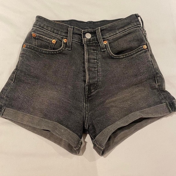 Levi's denim shorts - Picture 2 of 5